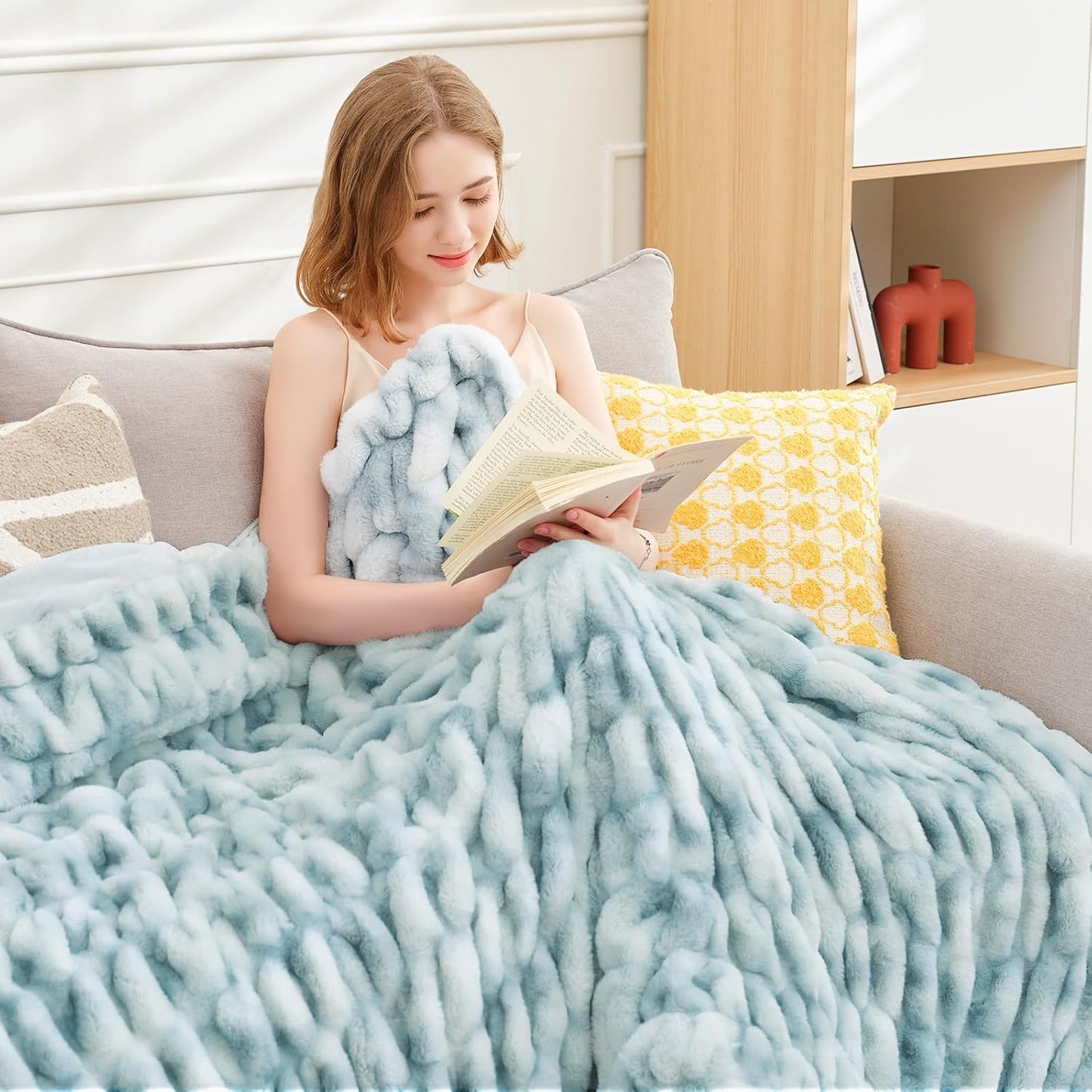 Ultra Soft Luxury Faux Fur Throw Blanket for Counch,Fuzzy Fluffy Plush Warm Cozy Elegant Wrinkled Blanket for Sofa Bedroom Living Room,(50"x60",Tie-dye Freshwater Blue)