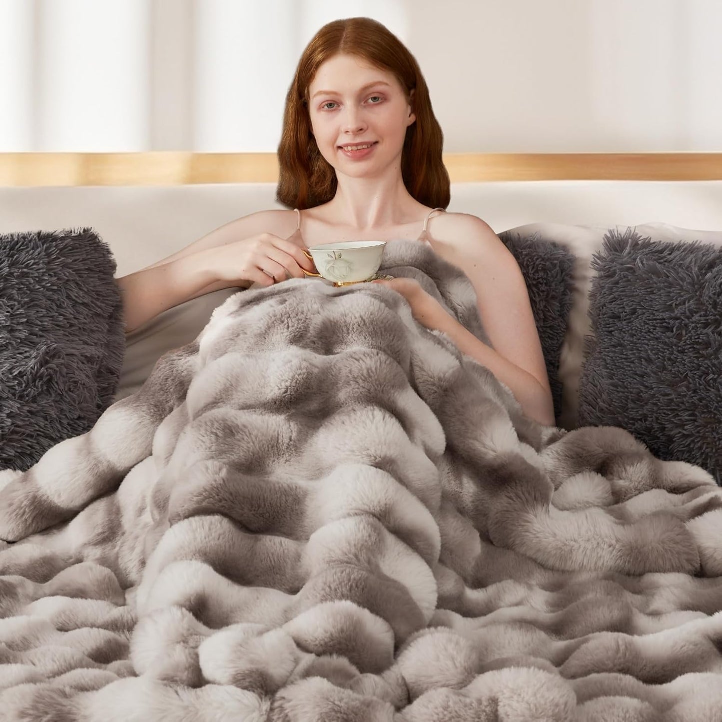 Touchat Luxury 1000GSM Faux Rabbit Fur Throw Blanket, Super Heavy Warm Cozy Brown Blankets for Couch Bed Sofa, Ruched Plush Fuzzy Elegant Soft Reversible Mink Blanket for Living Room Bedroom