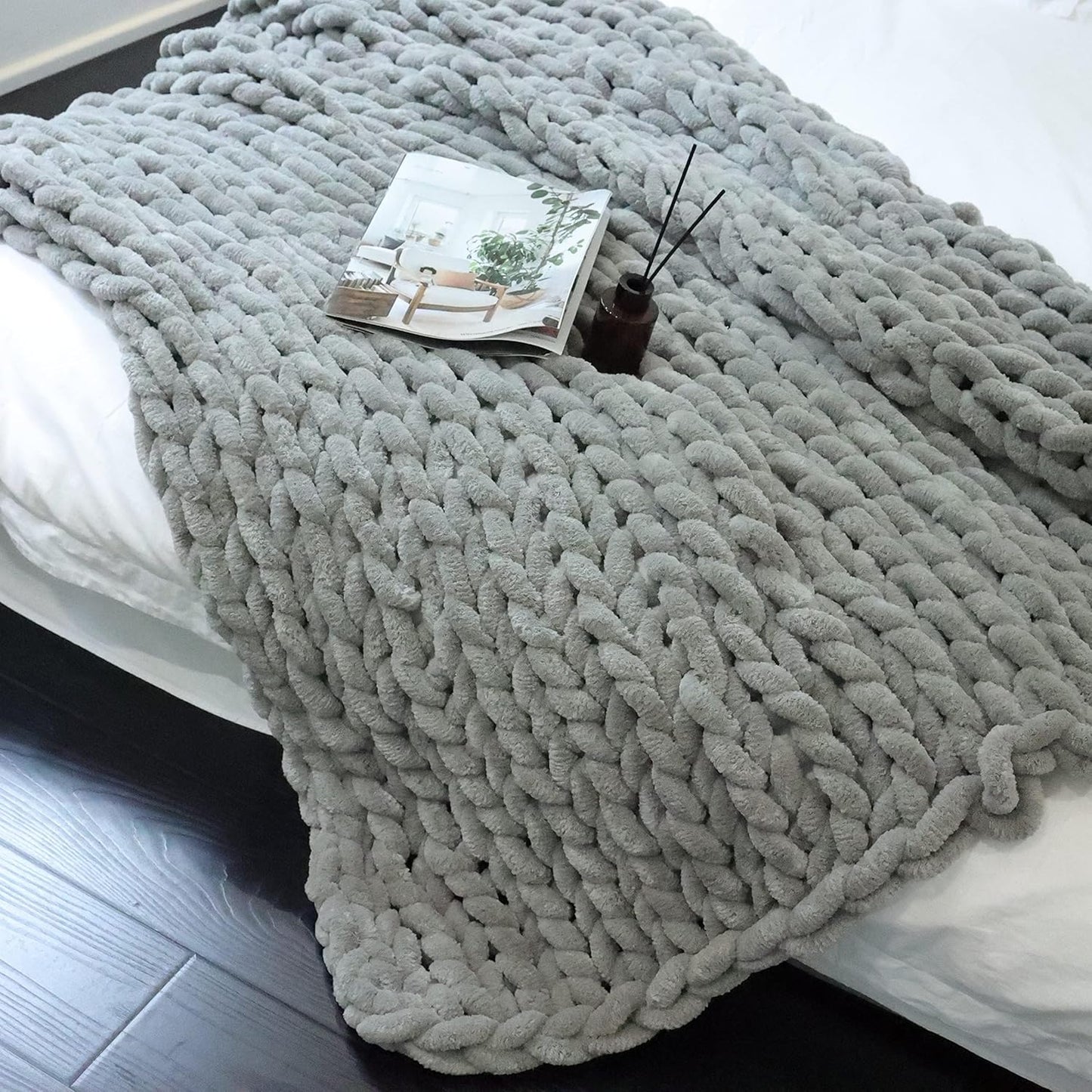 Maetoow Chenille Chunky Knit Blanket Throw (50×60 Inch), Handmade Warm & Cozy Blanket Couch, Bed, Home Decor, Soft Breathable Fleece Banket, Christmas Thick and Giant Yarn Throws,Grey