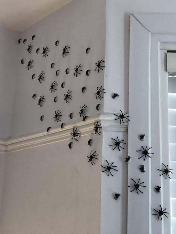 70 Pcs Halloween Spider Decorations Indoor, 4 Sizes 3D Plastic Spider Stickers Halloween Party Supplies Decorations for Home Wall Stickers Decor - Indoor Outdoor Room Window Décor