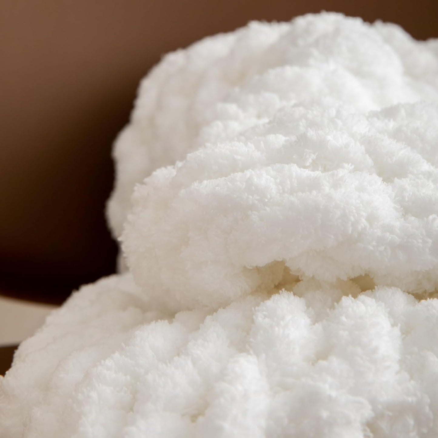 WESHIONGOO Chunky Knit Blanket Throw 40"×40" Knitted Throw Blankets for Couch Bed Fluffy Soft Blanket with Jumbo Chenille Yarn Thick 100% Handmade (White)