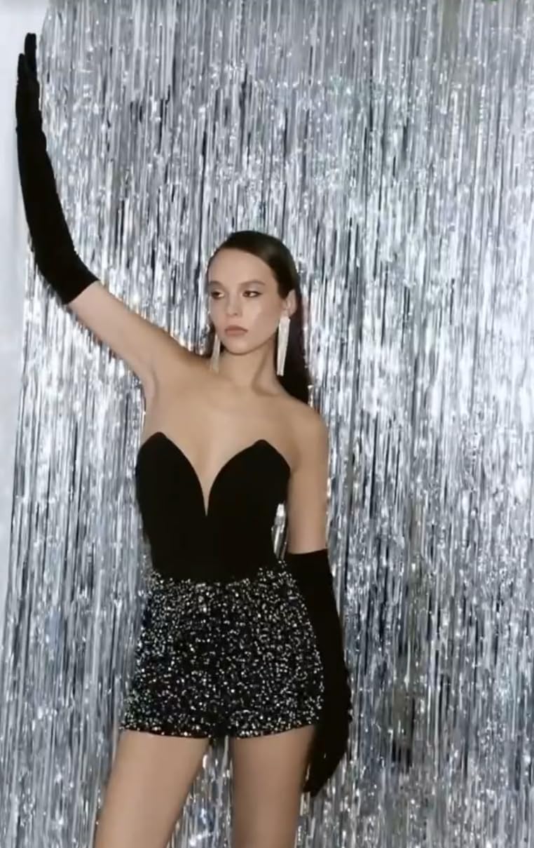 GOER 3.2 ft x 8.2 ft Metallic Tinsel Foil Fringe Curtains Party Photo Backdrop Party Streamers for Birthday,Graduation,New Year Eve Decorations Wedding Decor (Silver,3 pcs)