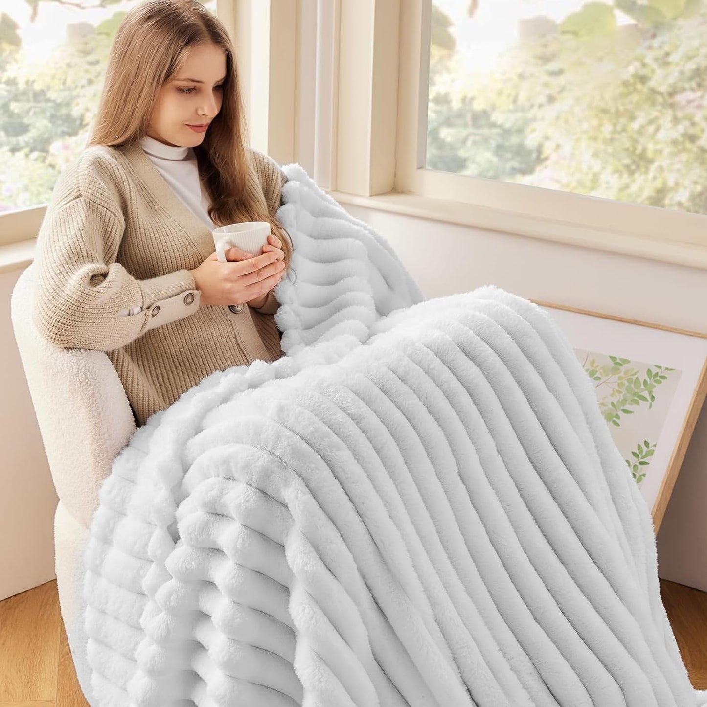 NEWCOSPLAY Super Soft Twin Blanket White Premium Silky Flannel Fleece 3D Ribbed Jacquard Lightweight Bed Blanket All Season Use (White Ribbed, Twin(60"x80"))