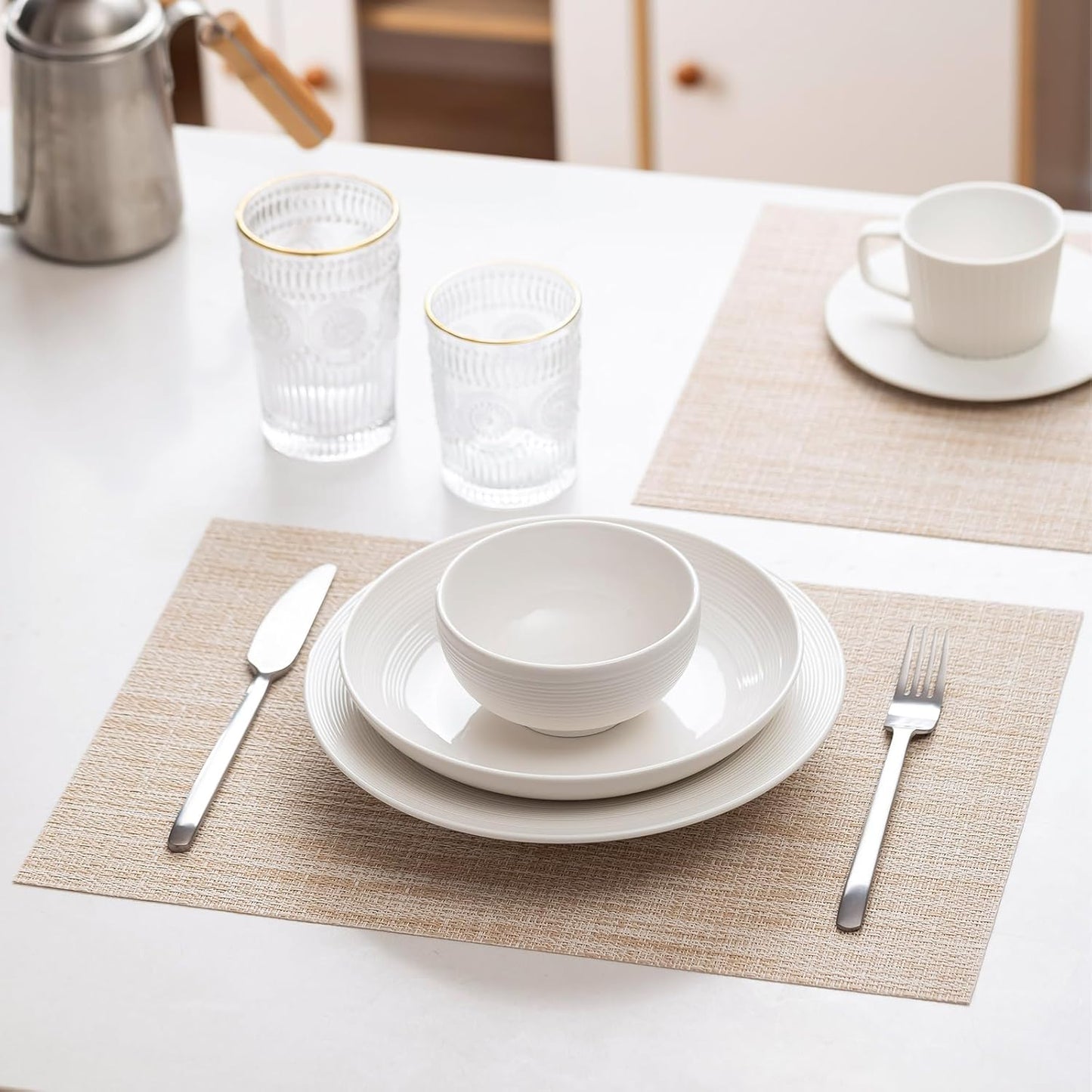 LEXMORE Placemats Set of 4 Vinyl/Plastic Woven Place Mats for Kitchen Table Indoor/Outdoor Washable Placemat Wipeable Dining Table Mats(A-Beige)
