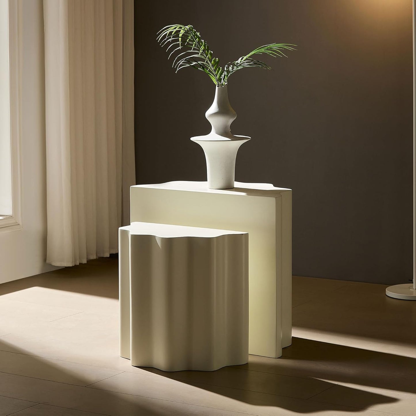 WILLIAMSPACE Nesting Coffee Table Set of 2 for Living Room, Modern Circle Center Table with Wavy Edges Design, Accent End Side Table for Small Space, No Need Assembly (Fiberglass, 22.05"+16.93")