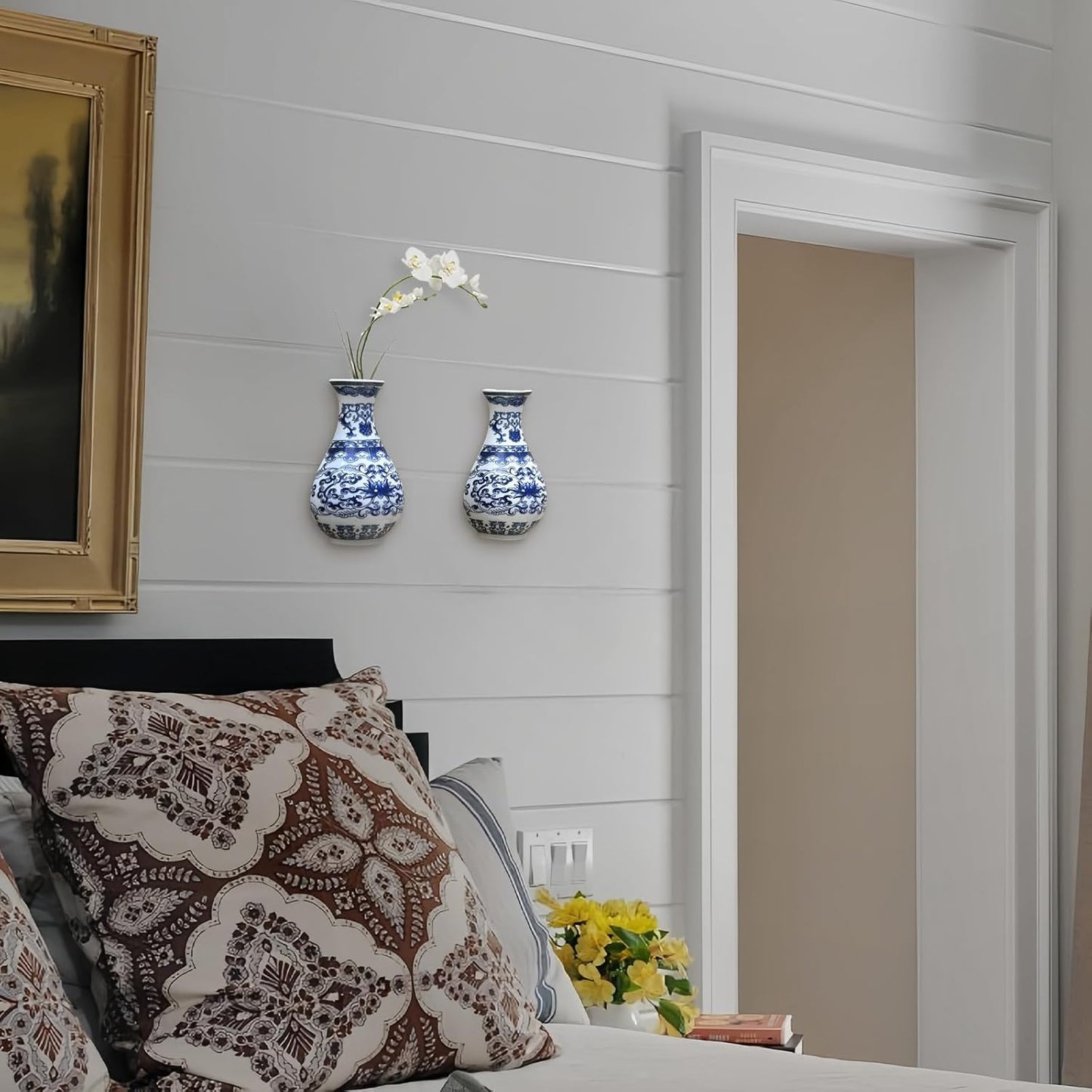 Set of Two Blue and White Porcelain Wall Vases for Flowers – Handmade Chinoiserie Ceramic Wall Mounted Flower Vase, Decorative Hanging Vases for Living Room, Bookshelf & Indoor Décor