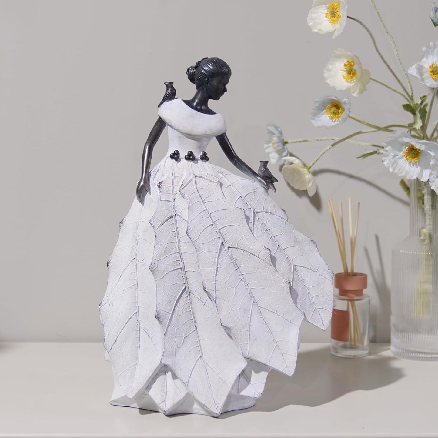 DiliComing Fairy Garden Accessories Outdoor Statue - Table Decor for Living Room Garden Maiden Bookshelf Decor Xmas Resin Holly Leaves Maiden White Statue 10.5 * 6.0 * 14.5 Inch