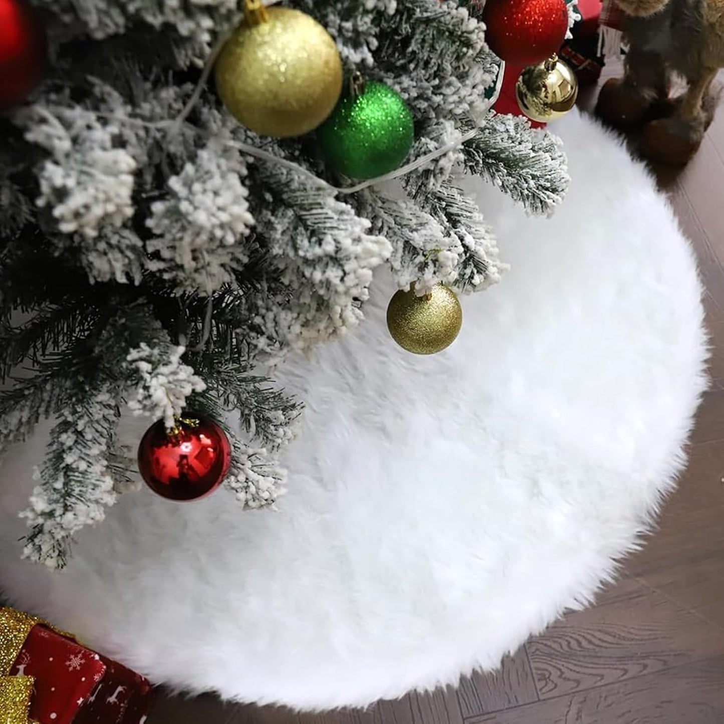 24 Inch Faux Fur Christmas Tree Skirt Soft Snow White Plush Tree Mat Christmas Decorations Fluffy Tree Skirts Xmas Holiday Party Indoor Decorations