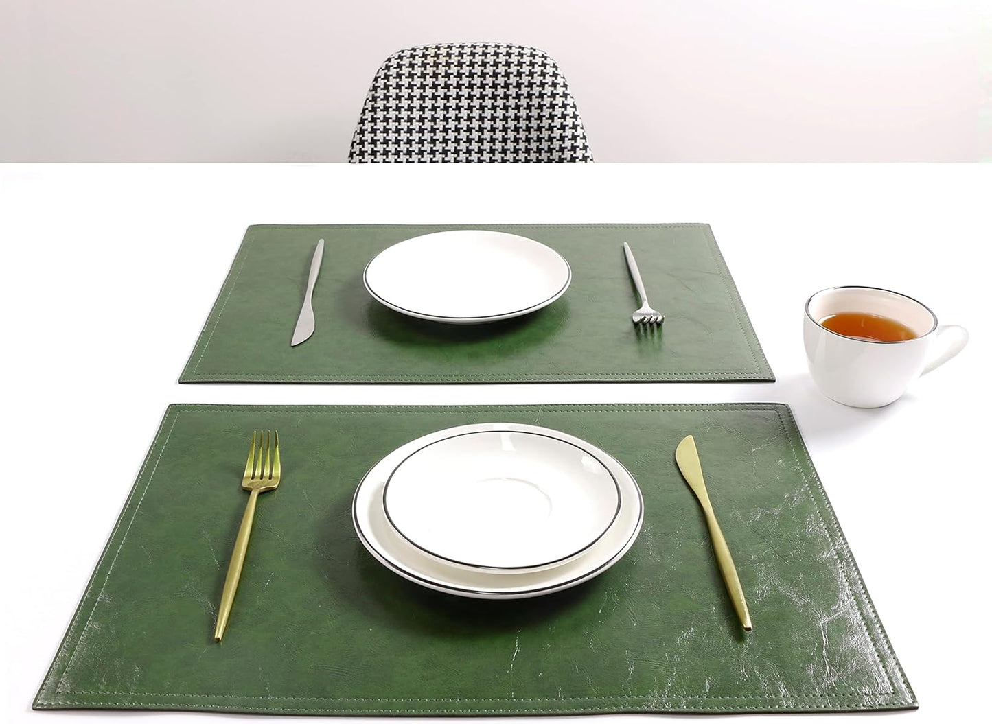 Waterproof PU Placemats, Faux Leather Dining Table Mat, Set of 4, Easy to Wipe Off Scrub Vinyl Mat, Heat & Stain Resistant for Office Conference Table, Home Decor