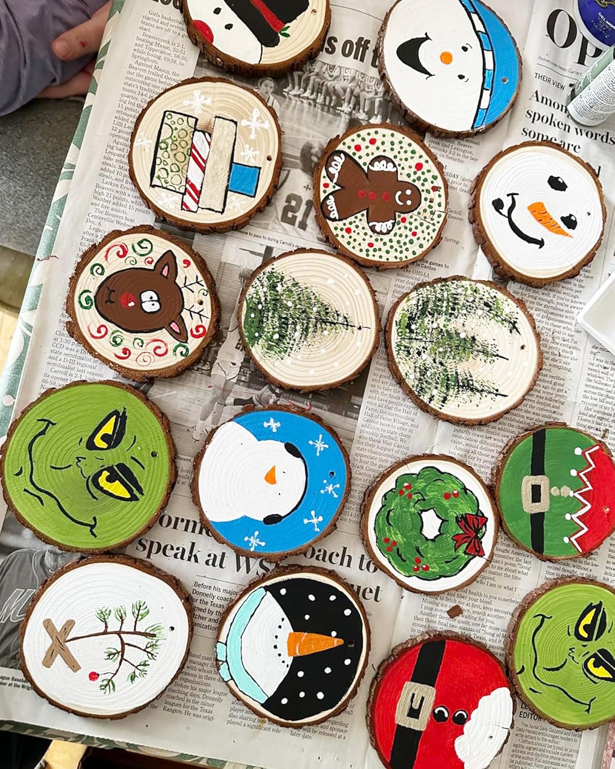 Natural Wood Slices 30 Pcs 2-2.4 Inches Craft Unfinished Wood Kit Predrilled Wooden Rounds Bark, with Hole, Wooden Discs for Crafts Ideal for DIY Projects, Christmas Ornaments