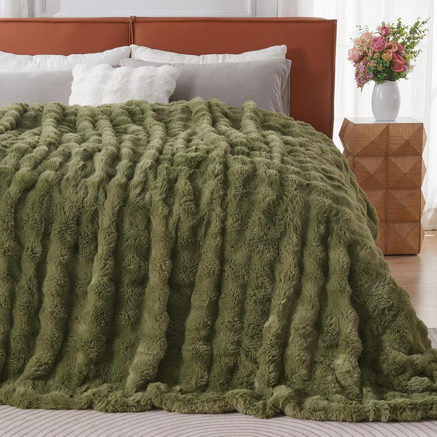 Lotus Karen Faux Fur Blanket Dark Green - Big Bubble Rabbit Fluff King Blankets for The Bed,Softest Fluffy Fuzzy Cozy Blanket,Thick Furry Plush Shaggy Warm Blankets for Women,108x90 Inches