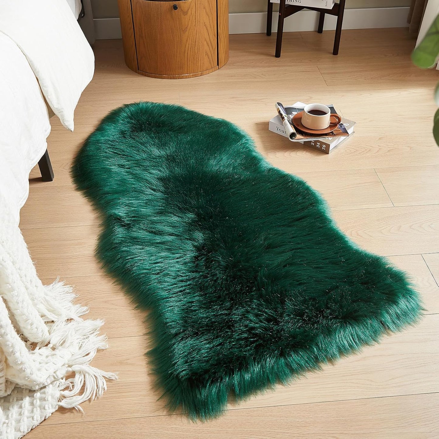 AMTOVO Faux Fur Rug, Dark Green Area Rug, Fluffy Sheepskin Rug, Fuzzy Ultra Soft 2 x 4 ft Shag Rugs for Bedroom Sofa Throw Cushion Room Decor, Sheepskin