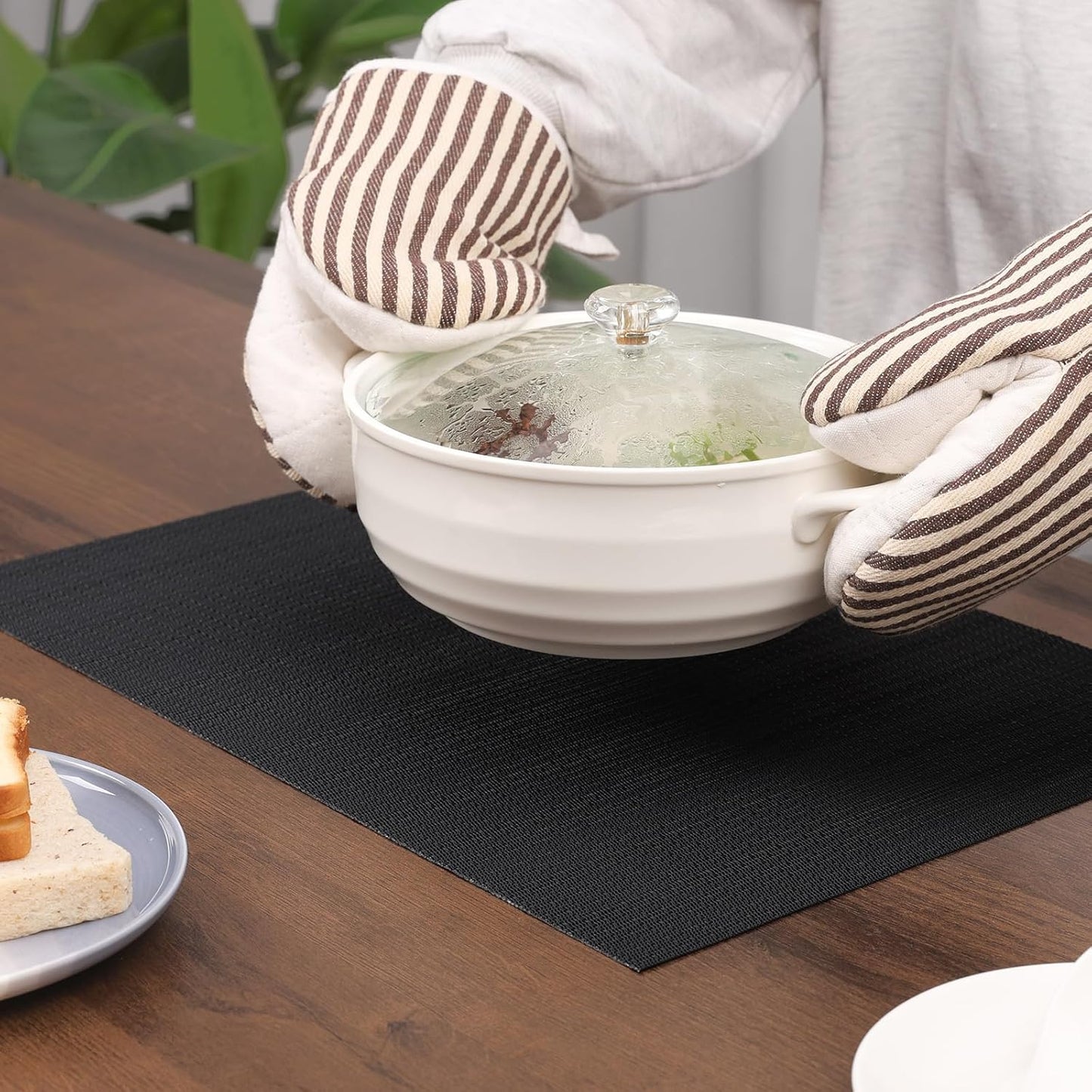 Myir JUN Placemats Set of 8, Vinyl Woven Placemats Place Mats Indoor Set of 8 Washable Table Mats Non-Slip Place mats for Dining Table (Black, Set of 8)