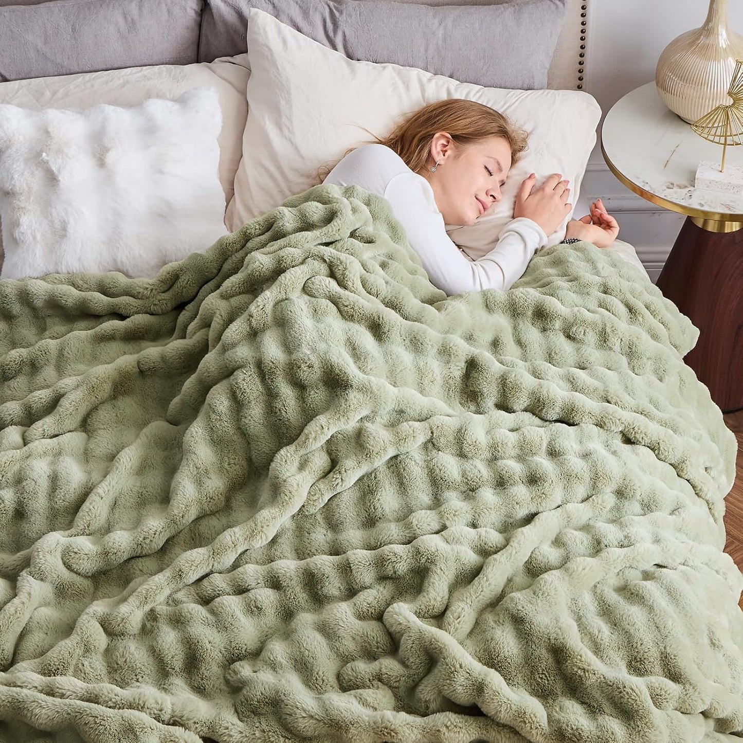 NEWCOSPLAY Faux Fur Twin Blanket Sage Green Bubble Blanket Thick Warm Soft for Couch Sofa Bed 550GSM (Sage Green, Twin(60"x80"))