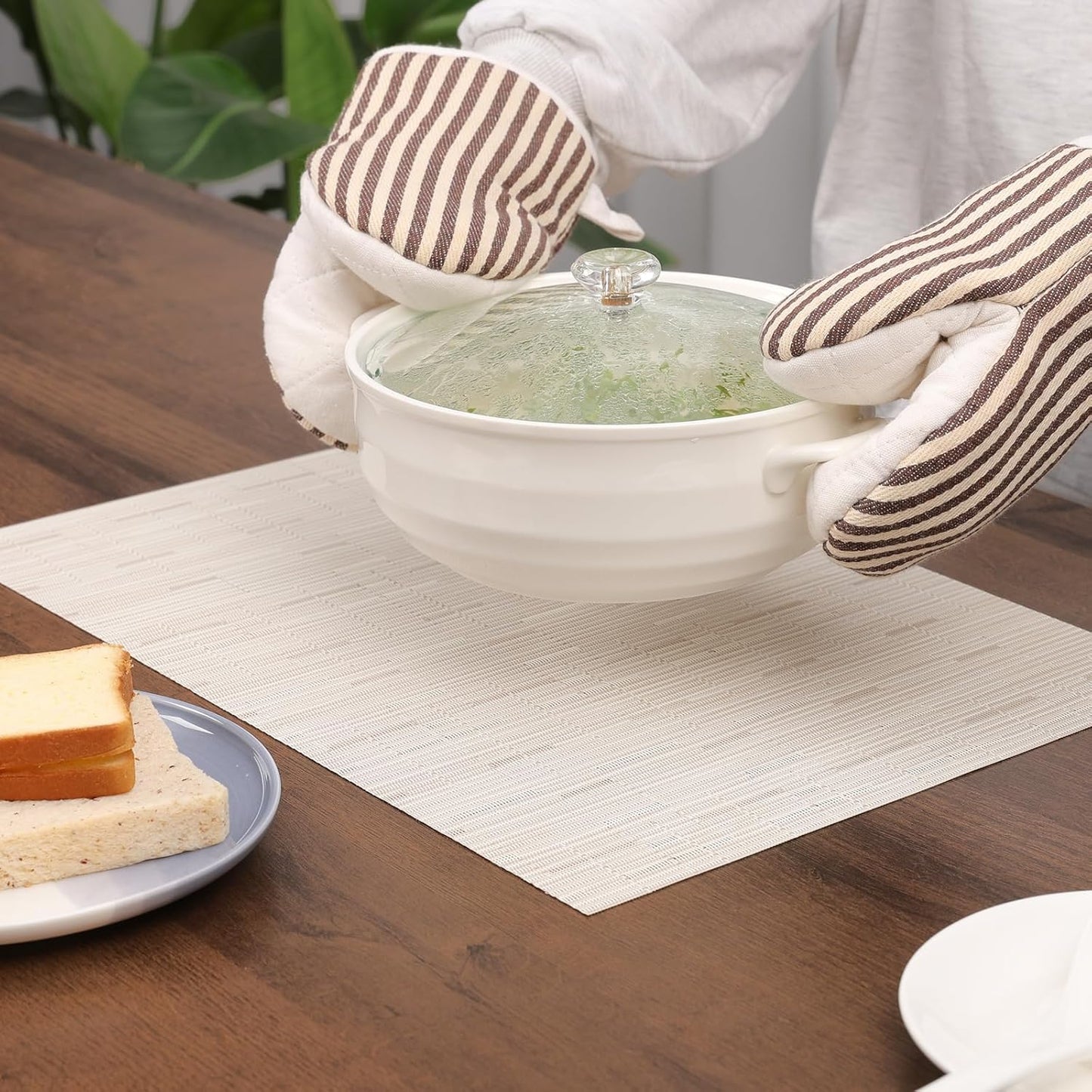 Myir JUN Placemats Set of 4, Vinyl Woven Placemats Place Mats Indoor Set of 4 Washable Table Mats Non-Slip Place mats for Dining Table (B-White, Set of 4)