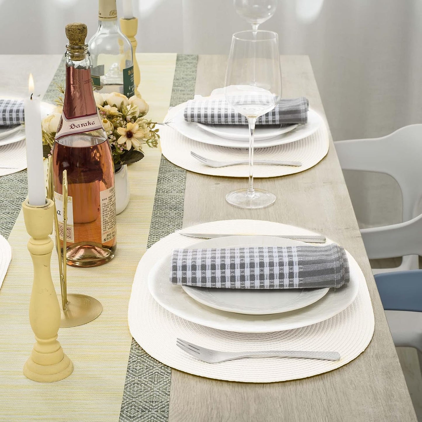 AHHFSMEI Placemats Set of 4 for Dining Table Washable Woven Vinyl Non-Slip 18x12 inches Placemat Heat-Resistant Durable Table Mats for Dining Table Easy to Clean (Oval White, 4)