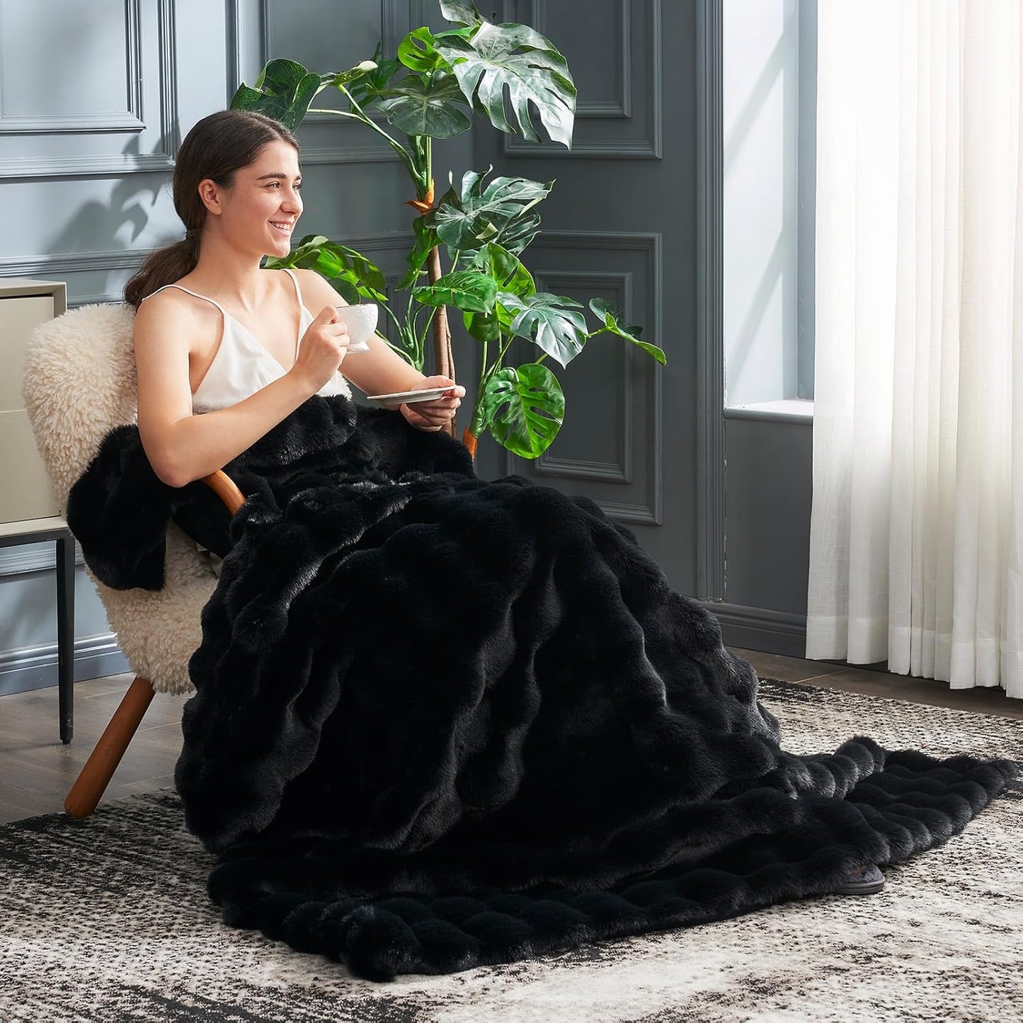 Cozy Bliss Faux Fur Throw Blanket for Couch, Fuzzy Soft Plush Thick Bubble Blanket for Sofa Bedroom Living Room, 50 * 60 Inches Black