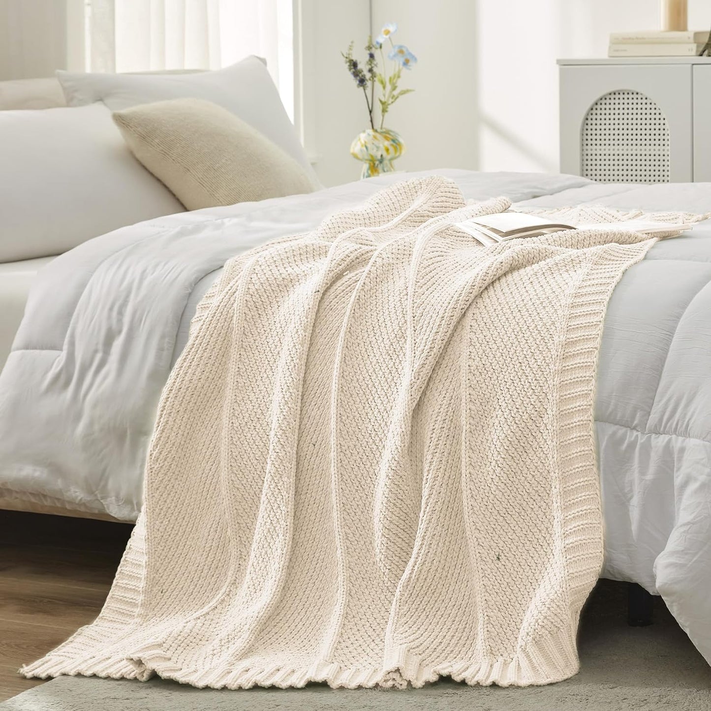 Amélie Home Chenille Knit Throw Blanket for Couch, Chevron Texture Decorative Soft Blanket for Sofa, Bed & Chair, 50"x60", Ivory