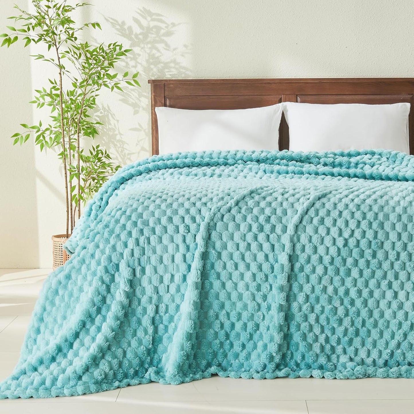 NEWCOSPLAY Super Soft Queen Blanket Sage Green Premium Silky Flannel Fleece 3D Clouds Stylish Jacquard Lightweight Bed Blanket All Season Use 350GSM (Sage Green, Queen(90"x90"))