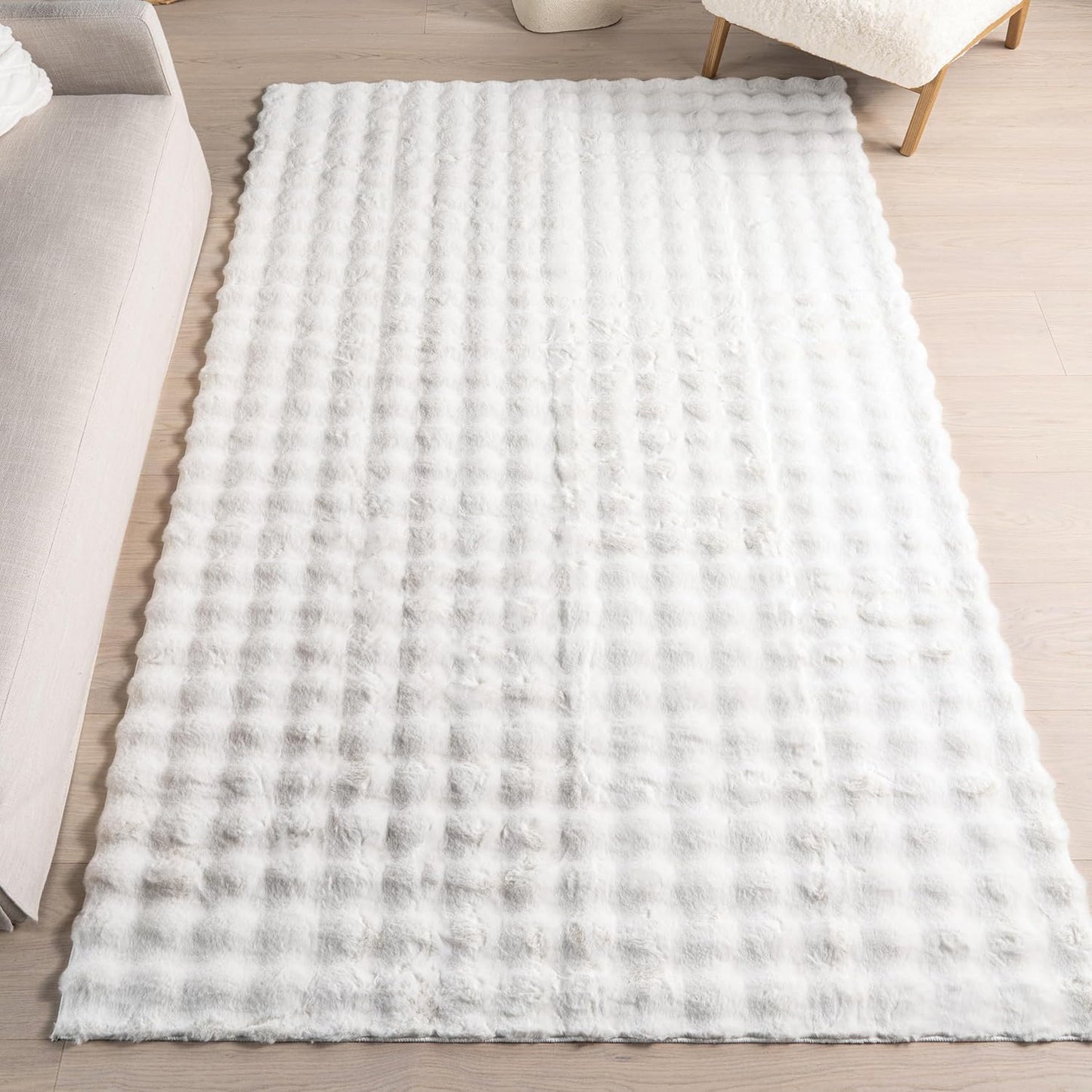 nuLOOM Jeni Solid Faux Rabbit Machine Washable Area Rug, Oval 5' x 7'6", Off-White