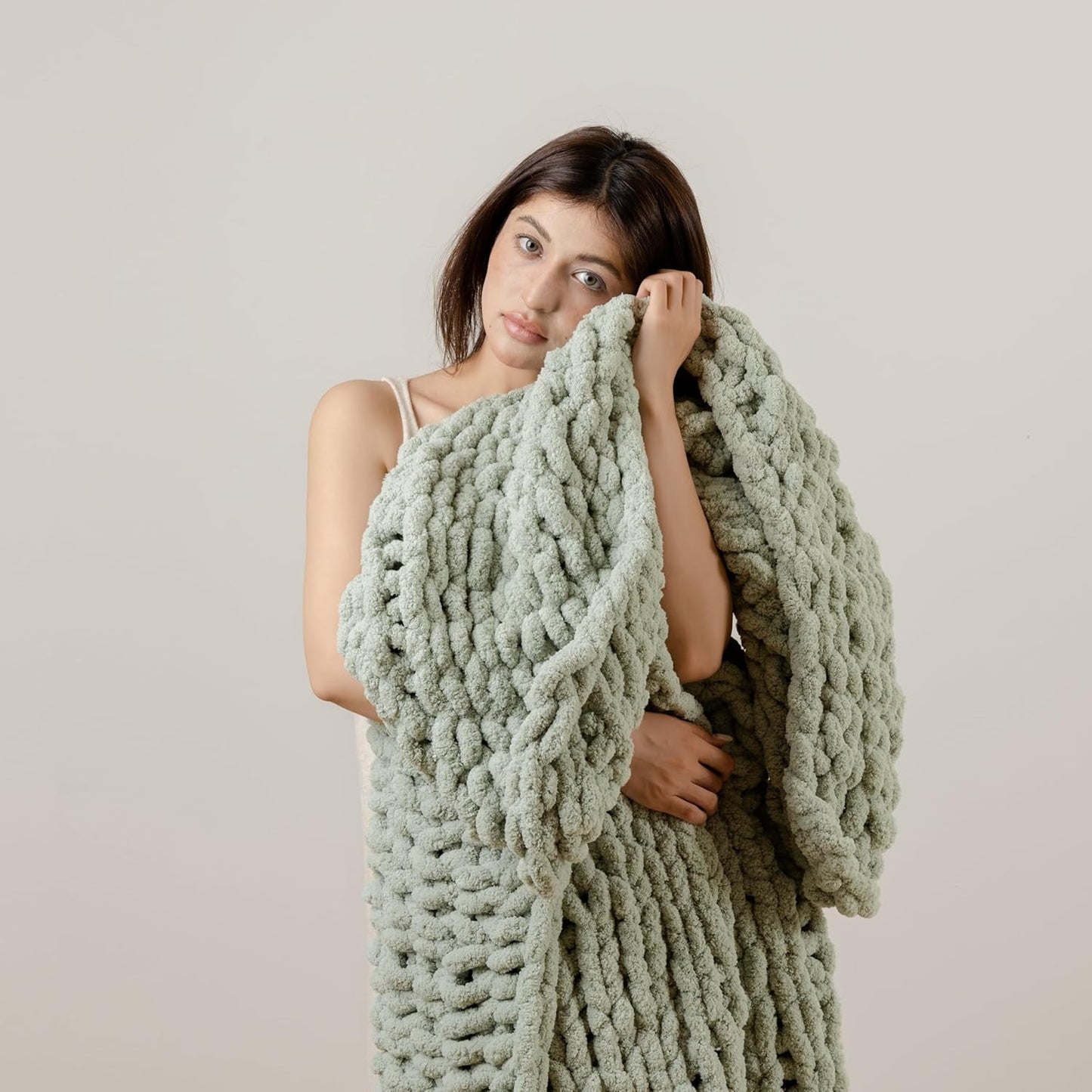 WESHIONGOO Chunky Knit Blanket Throw 40"×40" Knit Throw Blanket for Couch Bed Throw Blanket with Jumbo Chenille Yarn Thick 100% Handmade (Sage Green)