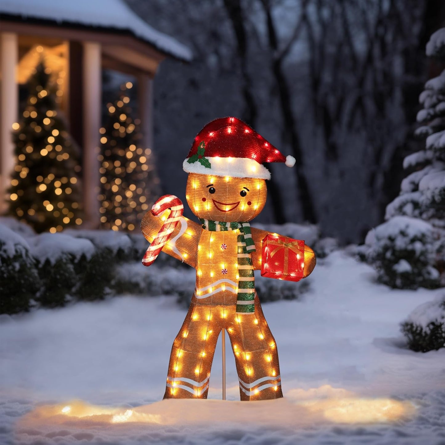 5FT Gingerbread Man with Candy Cane and Gift Box Decoration, 2.5D Pre-Lit Gingerbread Man Decor with 120 LED Lights for Christmas, Freestanding Glittered Holiday Display for Outdoor, Indoor