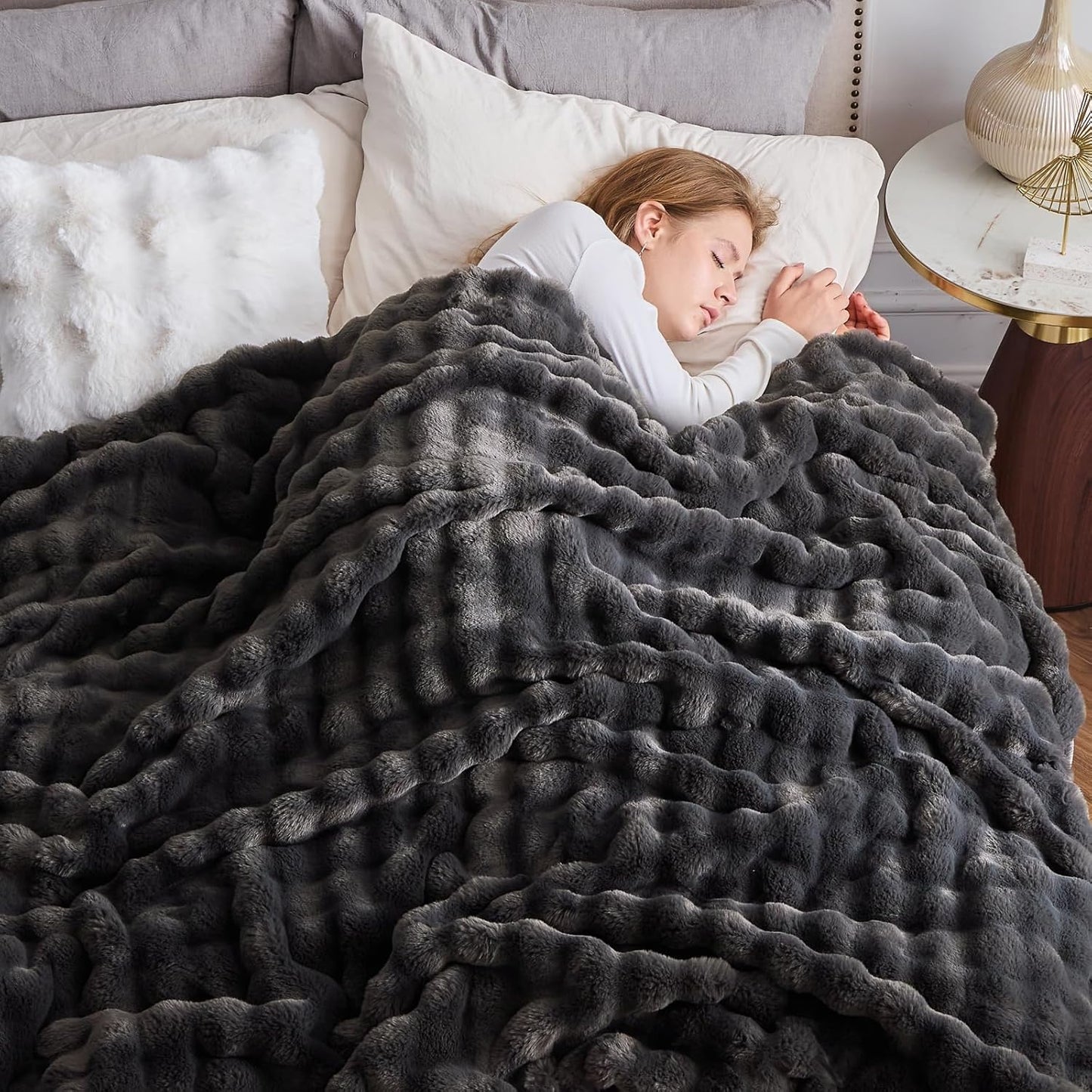 NEWCOSPLAY Faux Fur Throw Blanket Grey Bubble Blanket Thick Warm Soft for Couch Sofa Bed 550GSM (Grey, Throw(50"x60"))