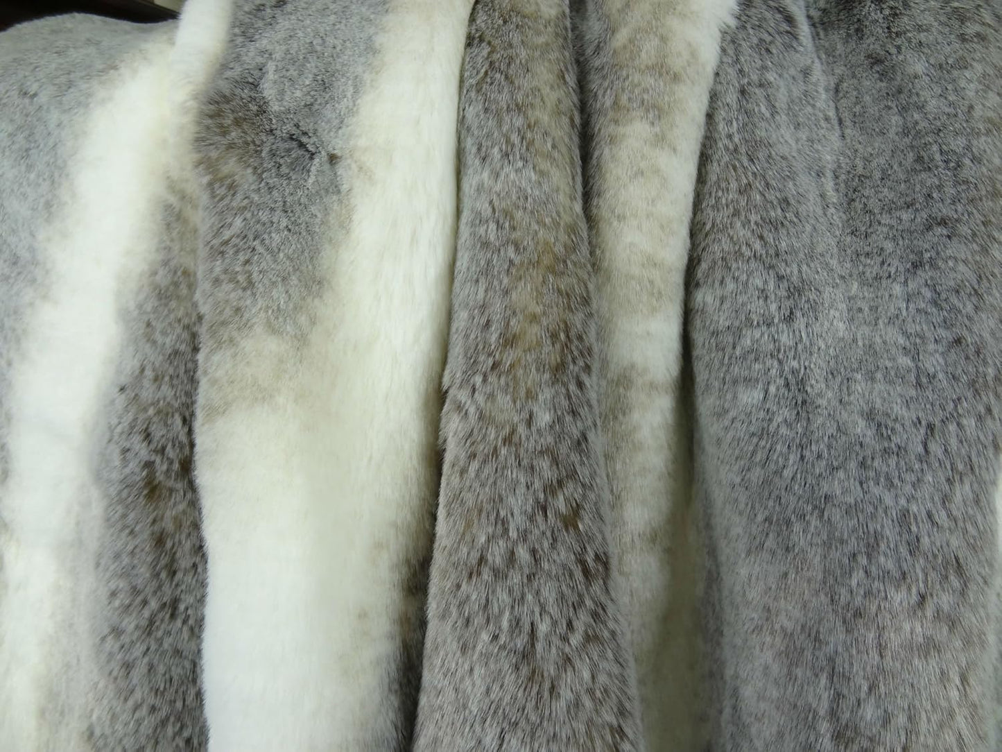 Tissavel Chinchilla Faux Fur Throw Blanket & Bedspread - Chinchilla Faux Fur - Gray Ivory Chinchilla Fur Throw - Luxury Soft Fur, Handmade in US, 16444