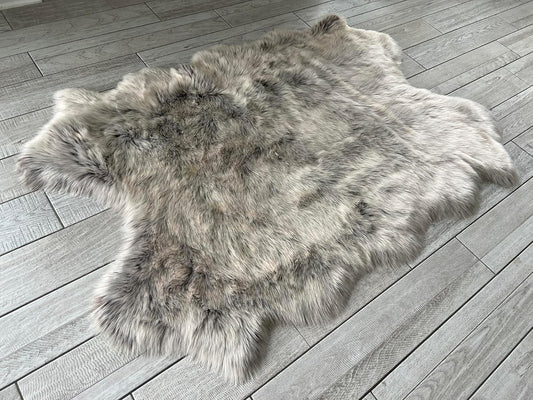 LAMBZY Faux Sheepskin Super Soft Hypoallergenic Free Shape Silky Shag Rug, Luxury Shaggy Silky Plush Carpet for Bedrooms Living Kids Room Sofa Rugs (Brown with Beige Tips, Quarto 4 Pelts 4'x6')