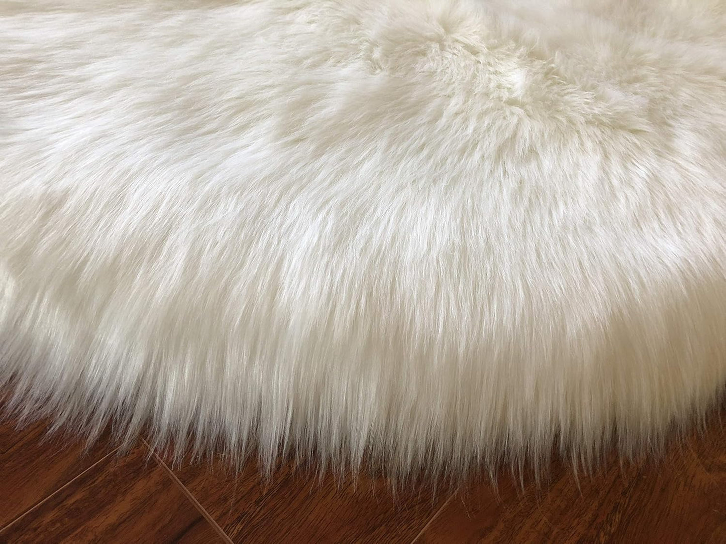 LAMBZY Faux Sheepskin Hypoallergenic Free Shape Silky Shag Rug, Luxury Shaggy Silky Plush Carpet for Bedrooms Rugs Living Room Kids Rooms Sofa Floor Rugs (Decto 10 Pelts 6'x10', 180x300cm,White)