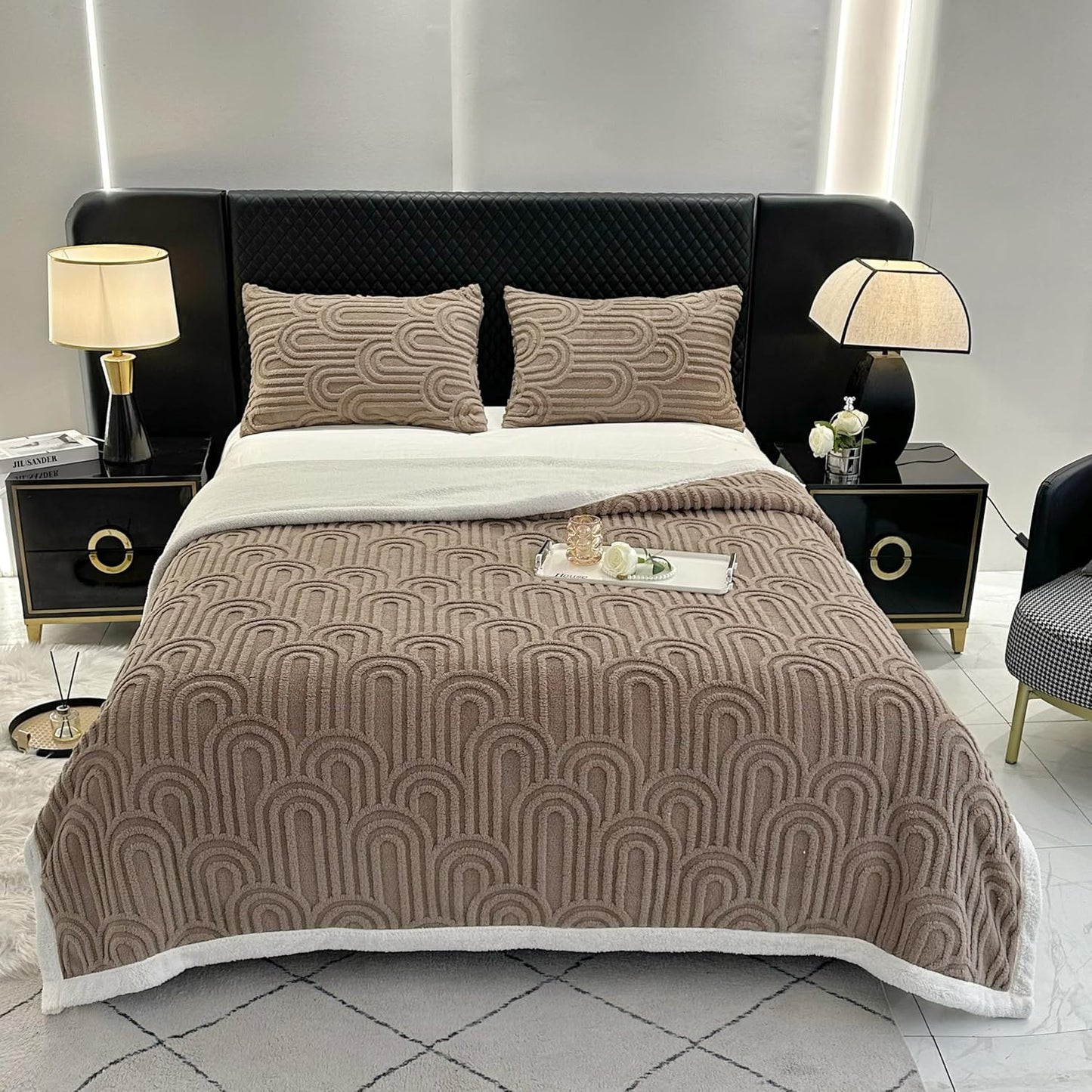 UKELER Sherpa Bed Blanket 80 × 90 inch, Ultra Soft Queen Size Throw Blanket for All Season, Cozy Plush Arch Fleece Blankets for Bedroom Living Room Dorm Hostel Sofa Camping, Coffee