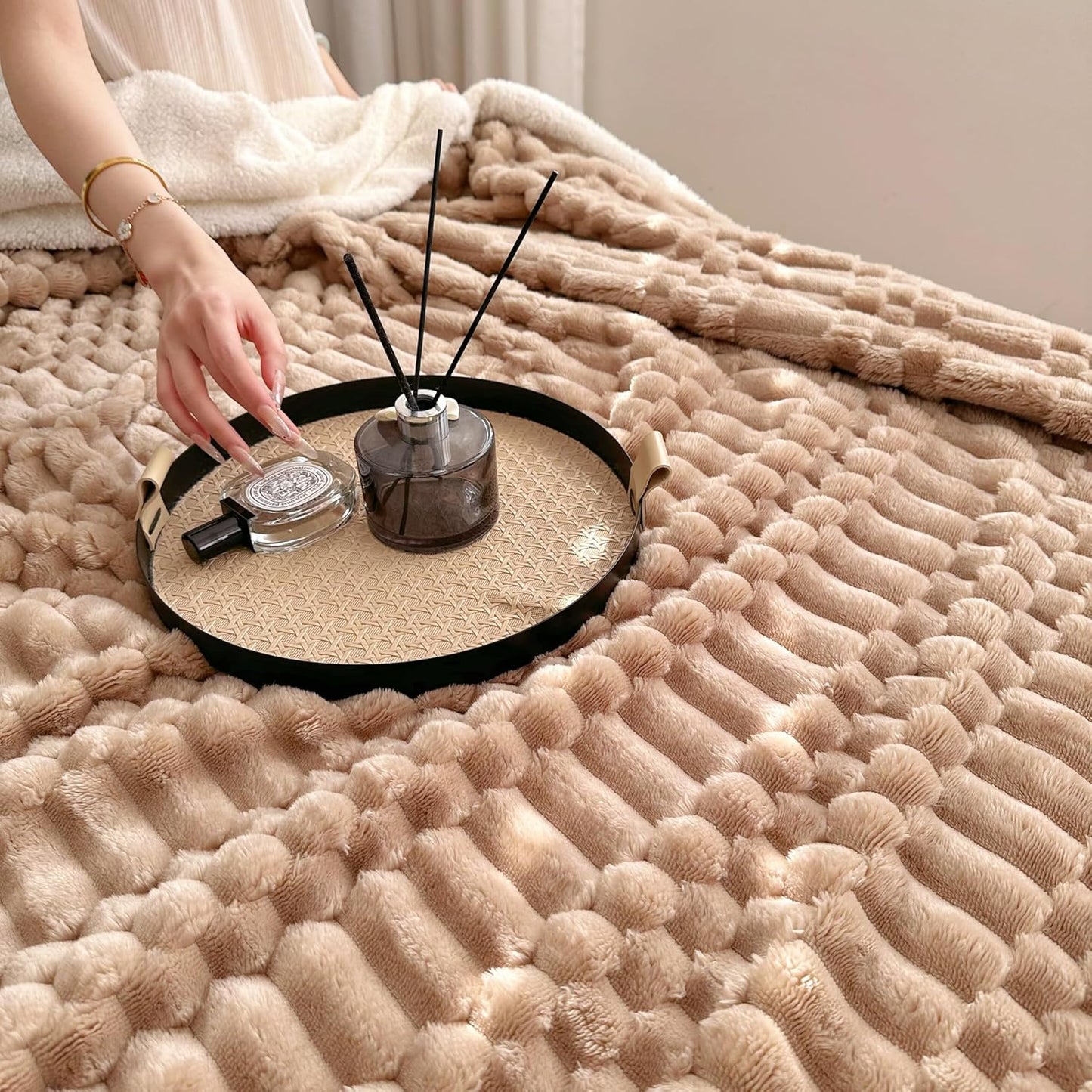 UKELER Sherpa Bed Blanket 80 × 90 inch, Ultra Soft Queen Size Throw Blanket for All Season, 470 GSM Cozy Plush Striped Fleece Blankets for Bedroom Living Room Dorm Hostel Sofa Camping, Camel