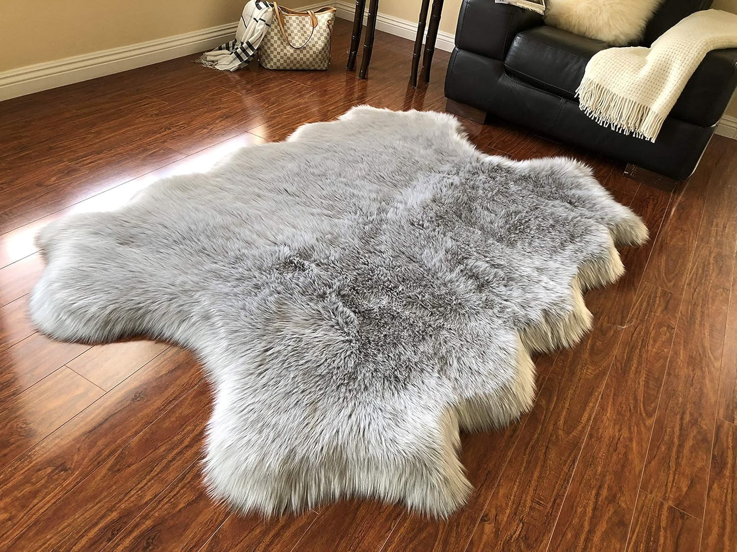LAMBZY Faux Sheepskin Hypoallergenic Free Shape Silky Shag Rug, Luxury Shaggy Silky Plush Carpet for Bedrooms Rugs Living Room Kids Rooms Sofa Floor Rugs (Quarto 4 Pelts 4'x6', 120x180cm Grey)