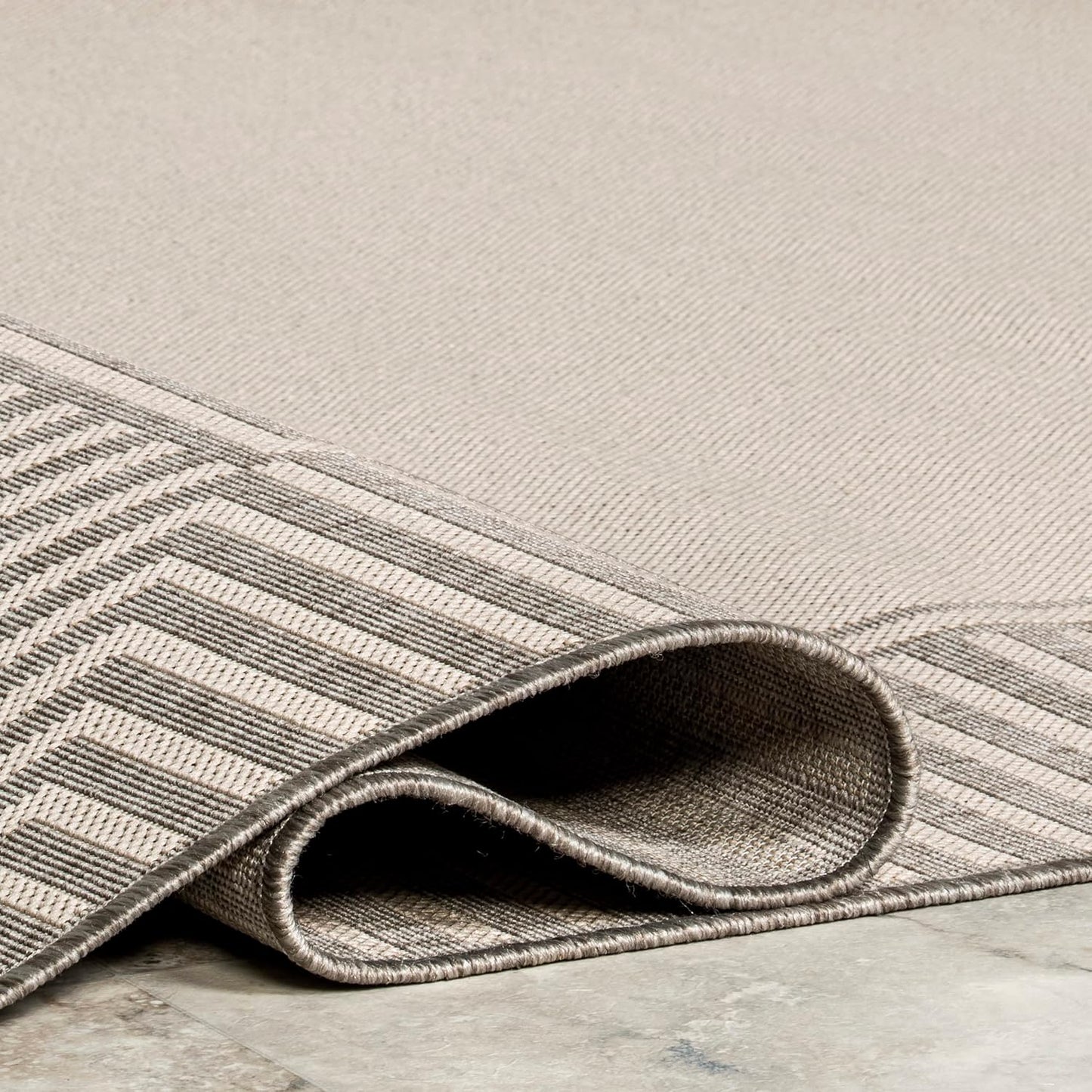 nuLOOM 5' x 8' Outdoor Area Rug, Casual Design With Striped Border, Stain Resistant, Highly Durable, For Patio, Balcony, Bedroom, Living Room, Dining Room, Bathroom, Light Grey