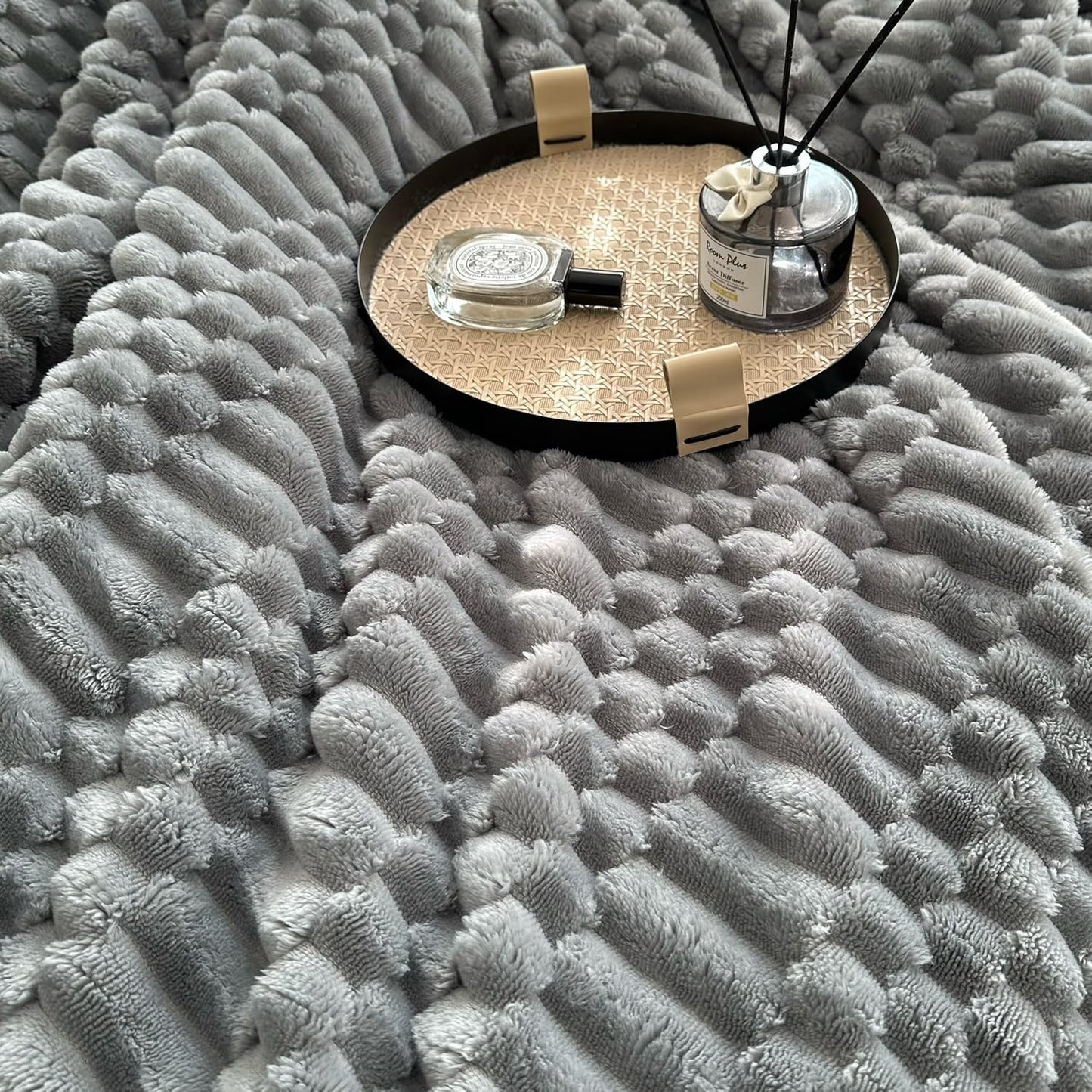 UKELER Sherpa Bed Blankets 80 × 90 inch, Ultra Soft Queen Size Throw Blanket for All Season, 470 GSM Cozy Plush Striped Fleece Blanket for Bedroom Living Room Dorm Hostel Sofa Camping, Off White