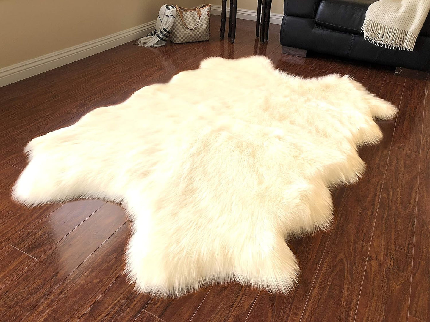 LAMBZY Faux Sheepskin Hypoallergenic Free Shape Silky Shag Rug, Luxury Shaggy Silky Plush Carpet for Bedrooms Rugs Living Room Sofa Floor Rugs (Quarto 4 Pelts 4'x6', 120x180cm Cream)