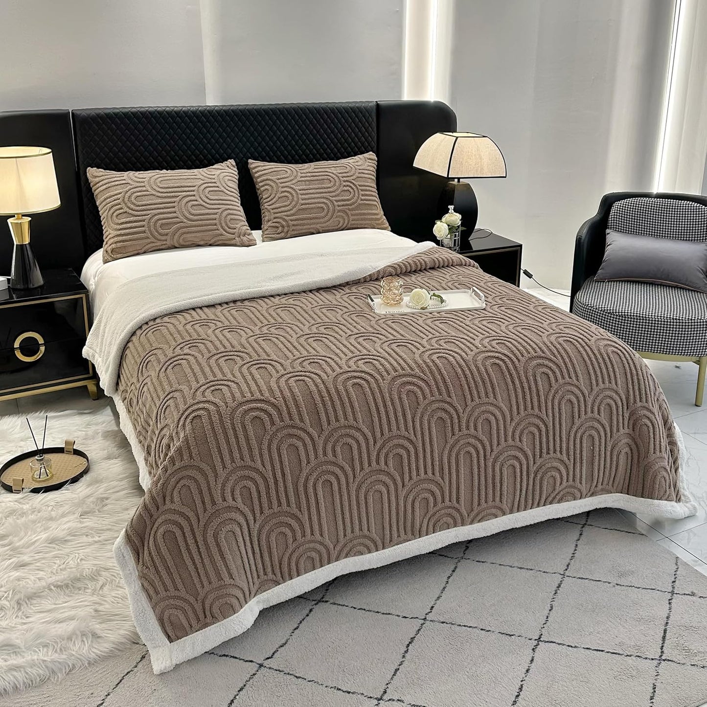 UKELER Sherpa Bed Blanket 80 × 90 inch, Ultra Soft Queen Size Throw Blanket for All Season, Cozy Plush Arch Fleece Blankets for Bedroom Living Room Dorm Hostel Sofa Camping, Coffee