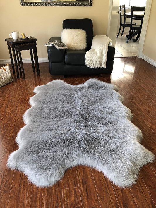LAMBZY Faux Sheepskin Hypoallergenic Free Shape Silky Shag Rug, Luxury Shaggy Silky Plush Carpet for Bedrooms Rugs Living Room Kids Rooms Sofa Floor Rugs (Quarto 4 Pelts 4'x6', 120x180cm Grey)